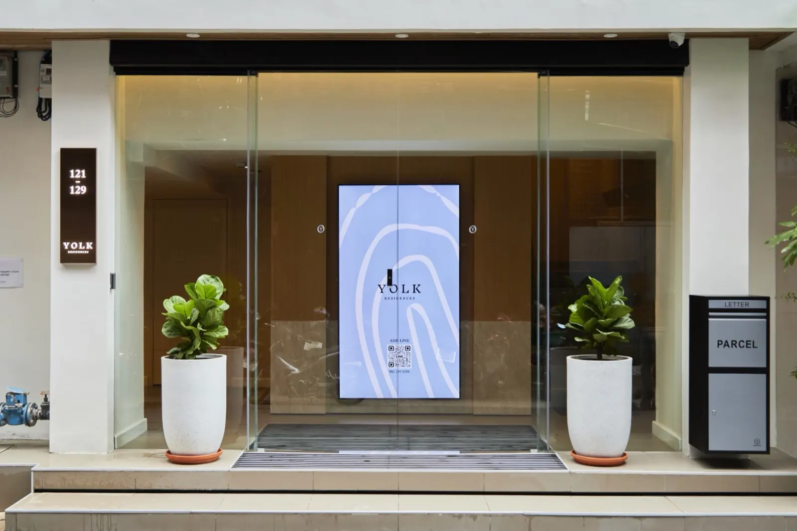 The entrance at no. 129 Surawong Road